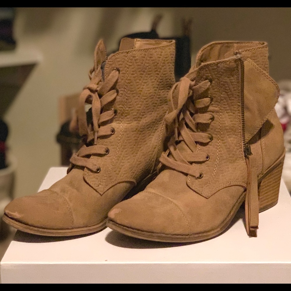Women’s Roxy boots size 9